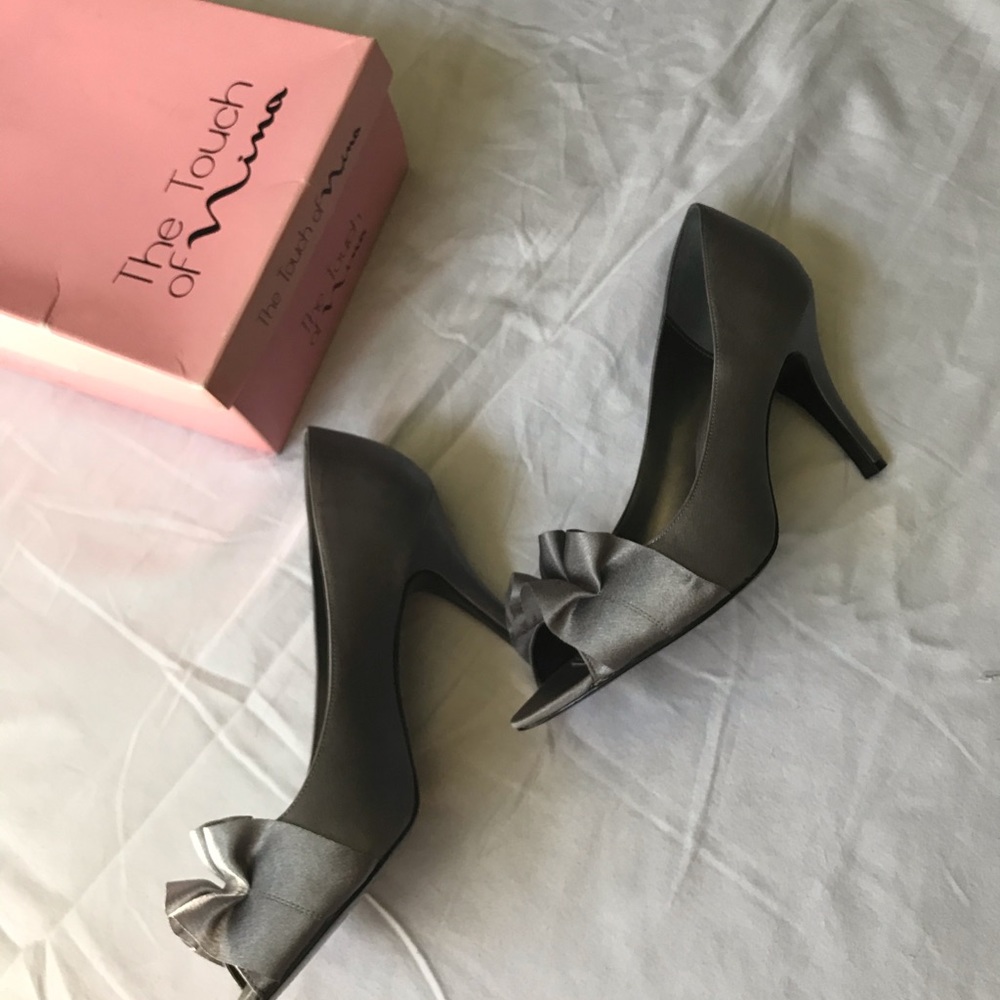 Women’s Silver Ruffle Heels - Picture 7 of 7